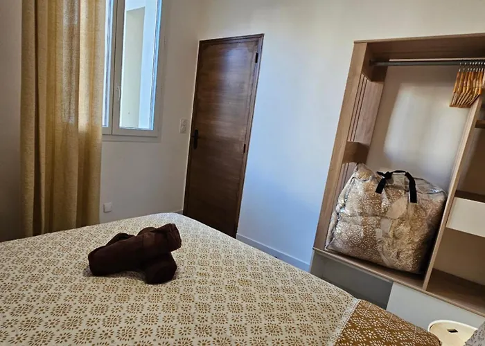 Les Elegantes Colonnes De La Place Saint Charles Apartment *